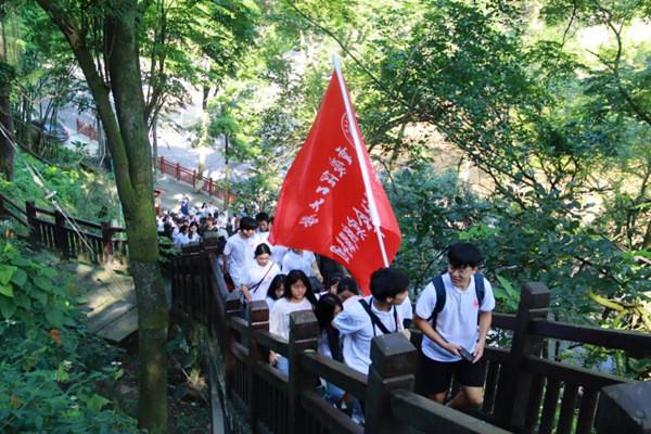 C罗力压梅西哈兰德，环球奖独揽3项大奖并发表霸气回应
